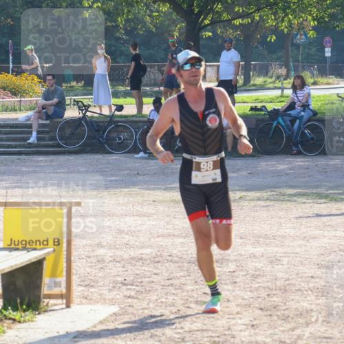 08.09.2024 - Stadtparktriathlon Luisa Fischer http://msf.ph/oto/7032890 08.09.2024 09:56:41 Ziel 98 meine-sportfotos.de