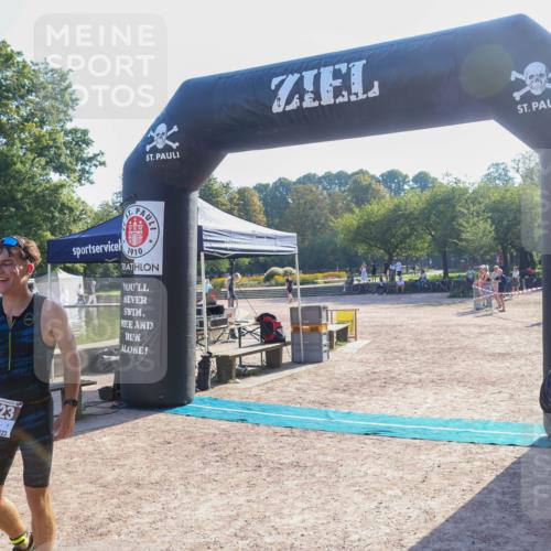 08.09.2024 - Stadtparktriathlon Luisa Fischer http://msf.ph/oto/7032920 08.09.2024 09:56:51 Ziel 123 meine-sportfotos.de