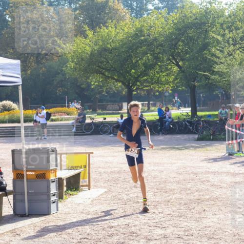 08.09.2024 - Stadtparktriathlon Luisa Fischer http://msf.ph/oto/7033035 08.09.2024 10:01:34 Ziel 128 meine-sportfotos.de