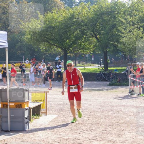 08.09.2024 - Stadtparktriathlon Luisa Fischer http://msf.ph/oto/7033252 08.09.2024 10:08:40 Ziel 2 meine-sportfotos.de