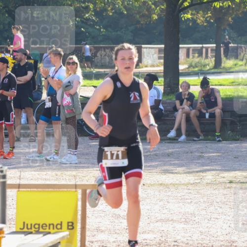 08.09.2024 - Stadtparktriathlon Luisa Fischer http://msf.ph/oto/7033274 08.09.2024 10:09:04 Ziel 171 meine-sportfotos.de