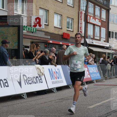 15.09.2024 - PSD Bank Halbmarathon Michael Strokosch http://msf.ph/oto/7054998 15.09.2024 11:29:46 Ziel 703, 704, 711, 727, 1041, 1991, 2469, 2567, 2615, 3512 meine-sportfotos.de