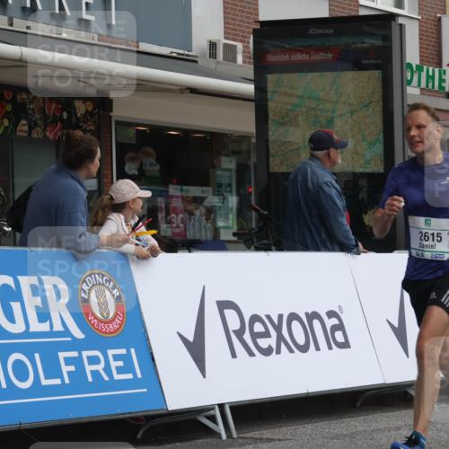 15.09.2024 - PSD Bank Halbmarathon Michael Strokosch http://msf.ph/oto/7055036 15.09.2024 11:29:53 Ziel 454, 704, 711, 727, 1041, 1093, 1184, 2469, 2615, 2692 meine-sportfotos.de