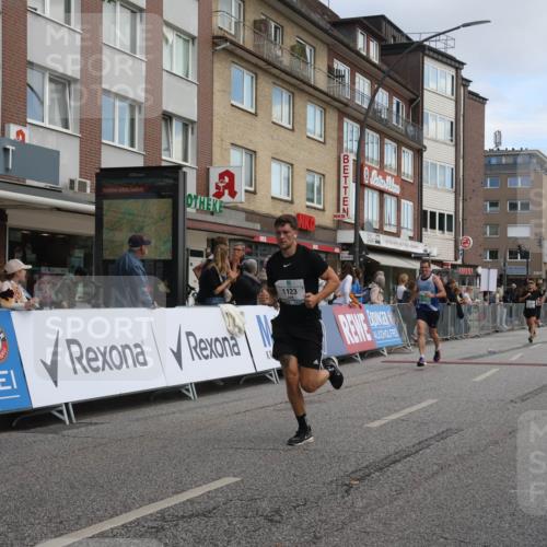 15.09.2024 - PSD Bank Halbmarathon Michael Strokosch http://msf.ph/oto/7055094 15.09.2024 11:30:03 Ziel 454, 724, 1093, 1123, 1184, 1339, 1349, 2615, 2692 meine-sportfotos.de