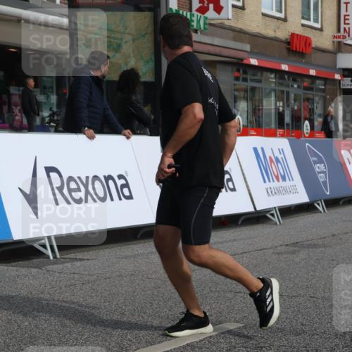 15.09.2024 - PSD Bank Halbmarathon Michael Strokosch http://msf.ph/oto/7055115 15.09.2024 12:39:50 Ziel 2125, 2301, 3297, 3345, 3503 meine-sportfotos.de