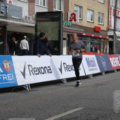 15.09.2024 - PSD Bank Halbmarathon Michael Strokosch http://msf.ph/oto/7055201 15.09.2024 12:40:06 Ziel 1668, 2301, 2395, 2428, 3499, 3503 meine-sportfotos.de