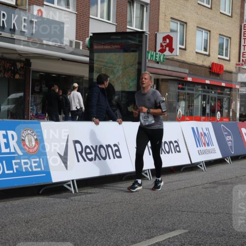 15.09.2024 - PSD Bank Halbmarathon Michael Strokosch http://msf.ph/oto/7055205 15.09.2024 12:40:06 Ziel 1668, 2301, 2395, 2428, 3499, 3503 meine-sportfotos.de