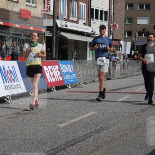 15.09.2024 - PSD Bank Halbmarathon Michael Strokosch http://msf.ph/oto/7055271 15.09.2024 12:40:51 Ziel 1845, 1910, 3444 meine-sportfotos.de