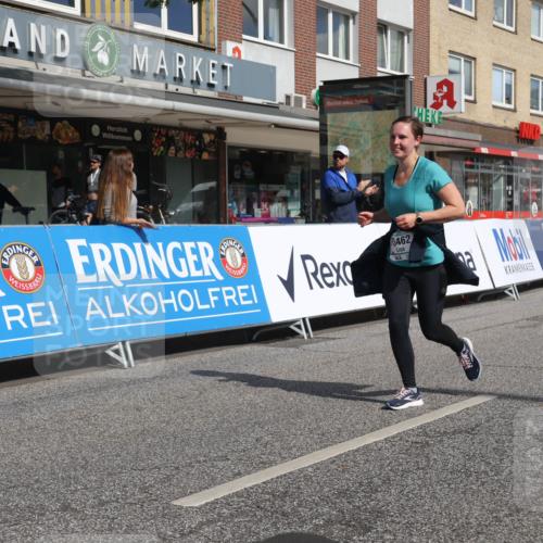 15.09.2024 - PSD Bank Halbmarathon Michael Strokosch http://msf.ph/oto/7055351 15.09.2024 12:41:05 Ziel 3354, 3355, 3462 meine-sportfotos.de