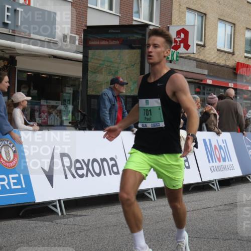 15.09.2024 - PSD Bank Halbmarathon Michael Strokosch http://msf.ph/oto/7055366 15.09.2024 11:30:54 Ziel 701, 712, 749, 754, 918, 1038, 1137, 1165, 1386, 2461, 2475, 2476, 2601 meine-sportfotos.de