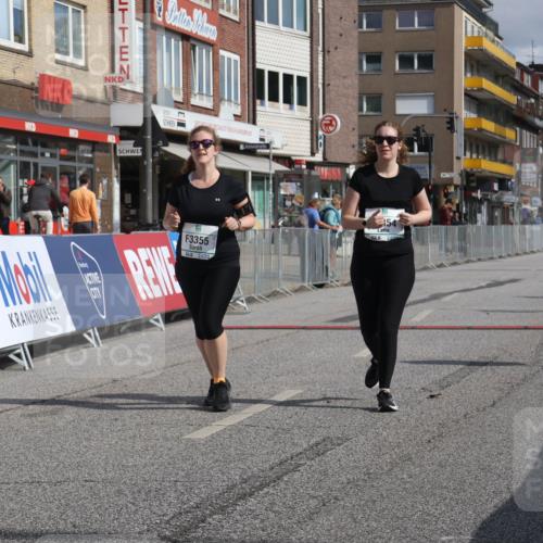 15.09.2024 - PSD Bank Halbmarathon Michael Strokosch http://msf.ph/oto/7055385 15.09.2024 12:41:13 Ziel 3354, 3355, 3462 meine-sportfotos.de