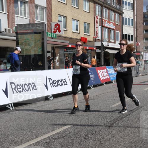 15.09.2024 - PSD Bank Halbmarathon Michael Strokosch http://msf.ph/oto/7055395 15.09.2024 12:41:15 Ziel 3354, 3355 meine-sportfotos.de