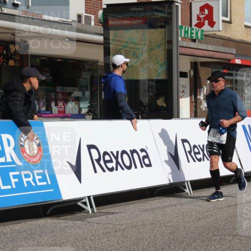 15.09.2024 - PSD Bank Halbmarathon Michael Strokosch http://msf.ph/oto/7055425 15.09.2024 12:41:46 Ziel 2276, 3343, 3344, 3412 meine-sportfotos.de