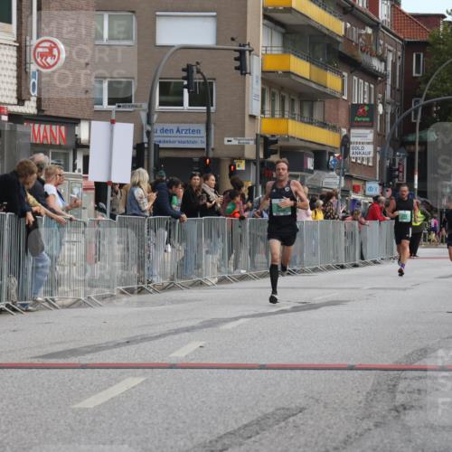15.09.2024 - PSD Bank Halbmarathon Michael Strokosch http://msf.ph/oto/7055432 15.09.2024 11:31:10 Ziel 686, 749, 754, 1386 meine-sportfotos.de