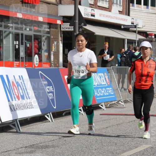 15.09.2024 - PSD Bank Halbmarathon Michael Strokosch http://msf.ph/oto/7055571 15.09.2024 12:42:19 Ziel 2449, 2913, 2966, 3363 meine-sportfotos.de