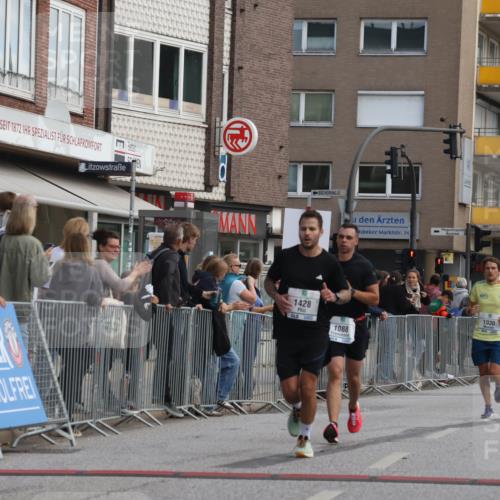 15.09.2024 - PSD Bank Halbmarathon Michael Strokosch http://msf.ph/oto/7055582 15.09.2024 11:31:48 Ziel 695, 1030, 1088, 1345, 1402, 1428, 1432 meine-sportfotos.de