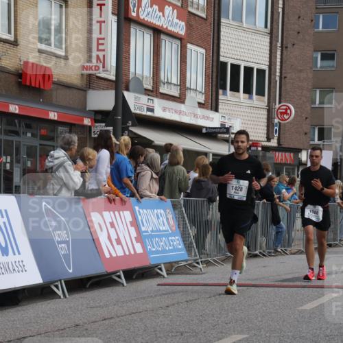 15.09.2024 - PSD Bank Halbmarathon Michael Strokosch http://msf.ph/oto/7055592 15.09.2024 11:31:49 Ziel 695, 1030, 1088, 1345, 1402, 1428, 1432 meine-sportfotos.de