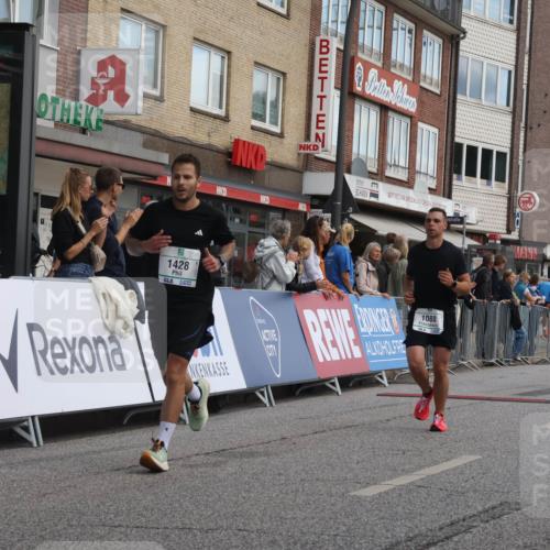 15.09.2024 - PSD Bank Halbmarathon Michael Strokosch http://msf.ph/oto/7055602 15.09.2024 11:31:51 Ziel 695, 1030, 1088, 1345, 1402, 1428, 1432 meine-sportfotos.de