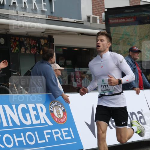 15.09.2024 - PSD Bank Halbmarathon Michael Strokosch http://msf.ph/oto/7055750 15.09.2024 11:32:20 Ziel 698, 804, 900, 902, 911, 1121, 2473, 2688 meine-sportfotos.de
