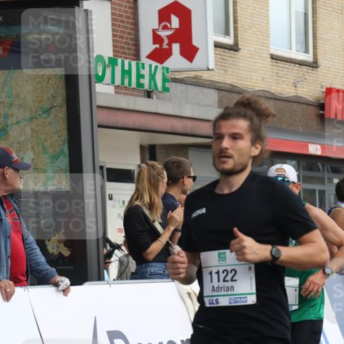 15.09.2024 - PSD Bank Halbmarathon Michael Strokosch http://msf.ph/oto/7055876 15.09.2024 11:32:44 Ziel 718, 762, 927, 936, 1059, 1084, 1122, 1135, 1141, 1447, 2478, 2608, 2649 meine-sportfotos.de
