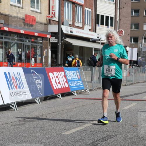 15.09.2024 - PSD Bank Halbmarathon Michael Strokosch http://msf.ph/oto/7055893 15.09.2024 12:44:30 Ziel 2452 meine-sportfotos.de