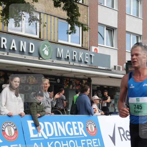 15.09.2024 - PSD Bank Halbmarathon Michael Strokosch http://msf.ph/oto/7056086 15.09.2024 11:33:27 Ziel 745, 921, 930, 955, 2606, 2609 meine-sportfotos.de