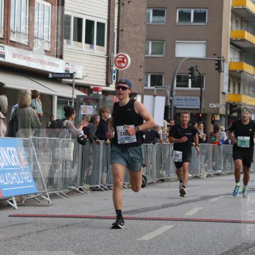 15.09.2024 - PSD Bank Halbmarathon Michael Strokosch http://msf.ph/oto/7056246 15.09.2024 11:34:04 Ziel 646, 713, 743, 946, 1214, 1396, 1460, 1802, 2467, 2617 meine-sportfotos.de