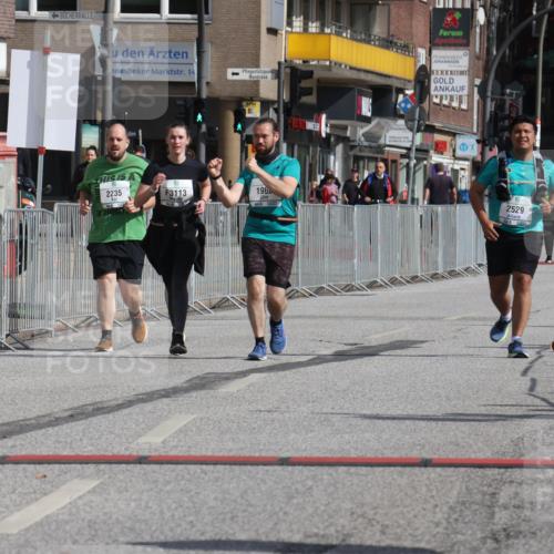 15.09.2024 - PSD Bank Halbmarathon Michael Strokosch http://msf.ph/oto/7056415 15.09.2024 12:49:27 Ziel 1962, 2529, 3113 meine-sportfotos.de