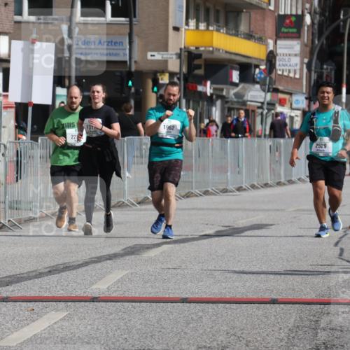 15.09.2024 - PSD Bank Halbmarathon Michael Strokosch http://msf.ph/oto/7056417 15.09.2024 12:49:27 Ziel 1962, 2529, 3113 meine-sportfotos.de