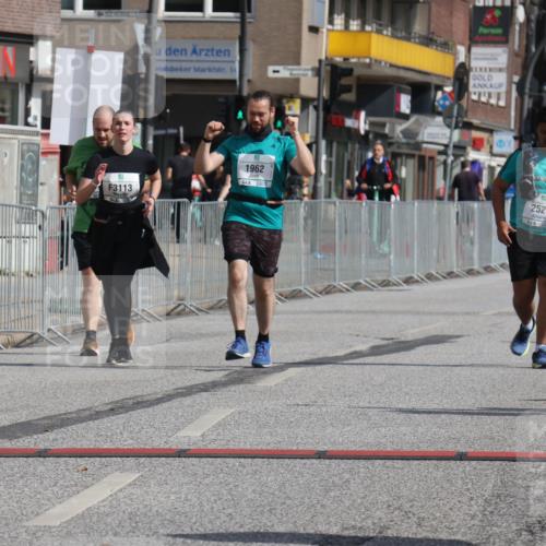 15.09.2024 - PSD Bank Halbmarathon Michael Strokosch http://msf.ph/oto/7056423 15.09.2024 12:49:29 Ziel 1962, 2235, 2529, 3113 meine-sportfotos.de