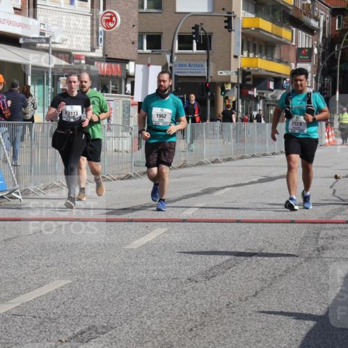 15.09.2024 - PSD Bank Halbmarathon Michael Strokosch http://msf.ph/oto/7056447 15.09.2024 12:49:32 Ziel 1962, 2235, 2529, 3113 meine-sportfotos.de