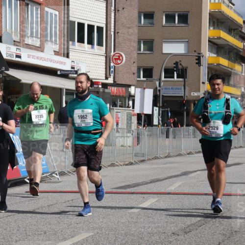 15.09.2024 - PSD Bank Halbmarathon Michael Strokosch http://msf.ph/oto/7056459 15.09.2024 12:49:34 Ziel 1962, 2235, 2529, 3113 meine-sportfotos.de