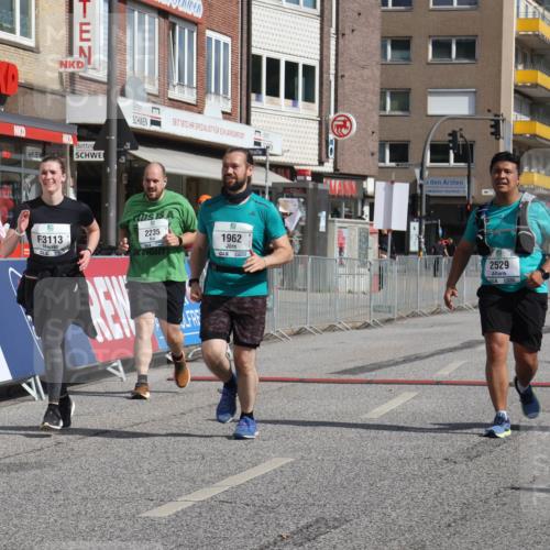 15.09.2024 - PSD Bank Halbmarathon Michael Strokosch http://msf.ph/oto/7056463 15.09.2024 12:49:34 Ziel 1962, 2235, 2529, 3113 meine-sportfotos.de