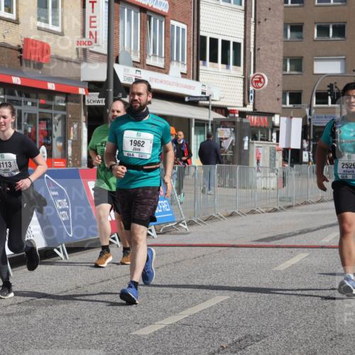 15.09.2024 - PSD Bank Halbmarathon Michael Strokosch http://msf.ph/oto/7056467 15.09.2024 12:49:35 Ziel 1962, 2235, 2529, 3113 meine-sportfotos.de