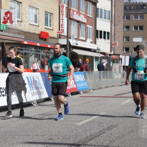 15.09.2024 - PSD Bank Halbmarathon Michael Strokosch http://msf.ph/oto/7056471 15.09.2024 12:49:35 Ziel 1962, 2235, 2529, 3113 meine-sportfotos.de