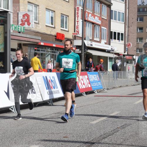 15.09.2024 - PSD Bank Halbmarathon Michael Strokosch http://msf.ph/oto/7056473 15.09.2024 12:49:36 Ziel 1962, 2235, 2529, 3113 meine-sportfotos.de