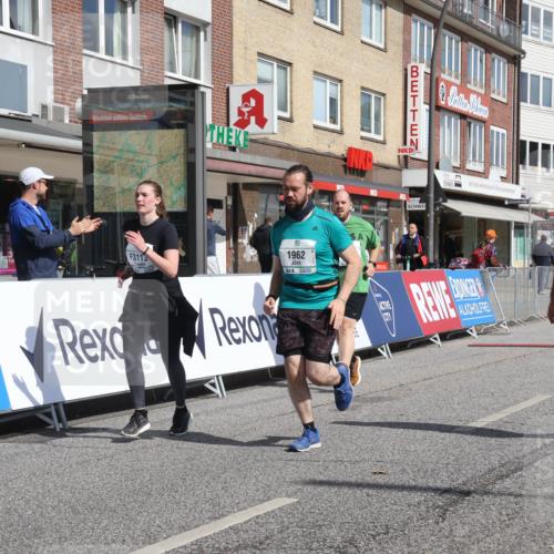 15.09.2024 - PSD Bank Halbmarathon Michael Strokosch http://msf.ph/oto/7056477 15.09.2024 12:49:36 Ziel 1962, 2235, 2529, 3113 meine-sportfotos.de