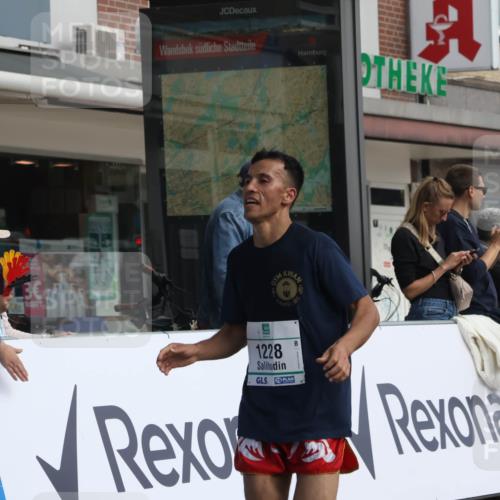 15.09.2024 - PSD Bank Halbmarathon Michael Strokosch http://msf.ph/oto/7056481 15.09.2024 11:34:56 Ziel 652, 696, 907, 919, 1052, 1178, 1228, 1233, 1370, 1387, 1405, 1426, 1768, 3511 meine-sportfotos.de