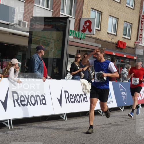 15.09.2024 - PSD Bank Halbmarathon Michael Strokosch http://msf.ph/oto/7057161 15.09.2024 11:36:00 Ziel 438, 770, 1109, 1120, 1194, 1231, 1394, 1399, 2690 meine-sportfotos.de