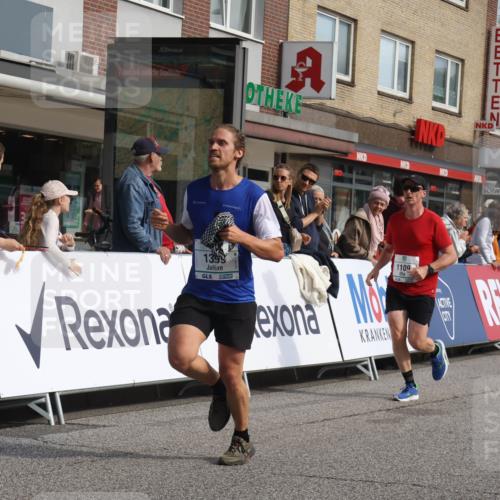 15.09.2024 - PSD Bank Halbmarathon Michael Strokosch http://msf.ph/oto/7057170 15.09.2024 11:36:01 Ziel 438, 770, 1109, 1120, 1194, 1231, 1394, 1399, 2690 meine-sportfotos.de