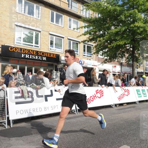 15.09.2024 - PSD Bank Halbmarathon Miley Keyser http://msf.ph/oto/7057202 15.09.2024 12:04:29 Ziel 1938, 2399, 2960, 2965, 3027, 3194 meine-sportfotos.de