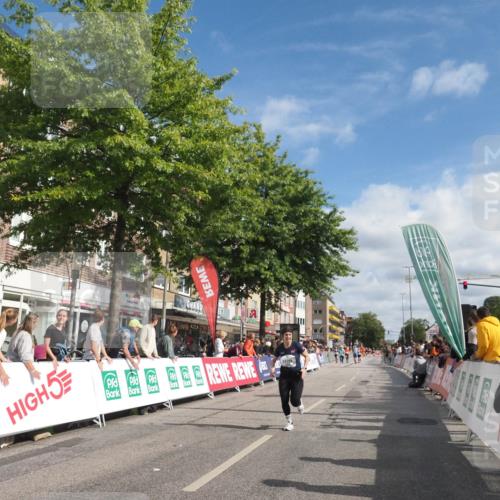 15.09.2024 - PSD Bank Halbmarathon Miley Keyser http://msf.ph/oto/7057376 15.09.2024 12:04:46 Ziel 1938, 2134, 2708, 2871, 2901, 2960, 2965, 3004 meine-sportfotos.de