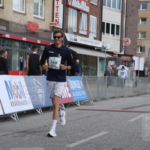15.09.2024 - PSD Bank Halbmarathon Michael Strokosch http://msf.ph/oto/7057387 15.09.2024 12:54:26 Ziel 2440 meine-sportfotos.de