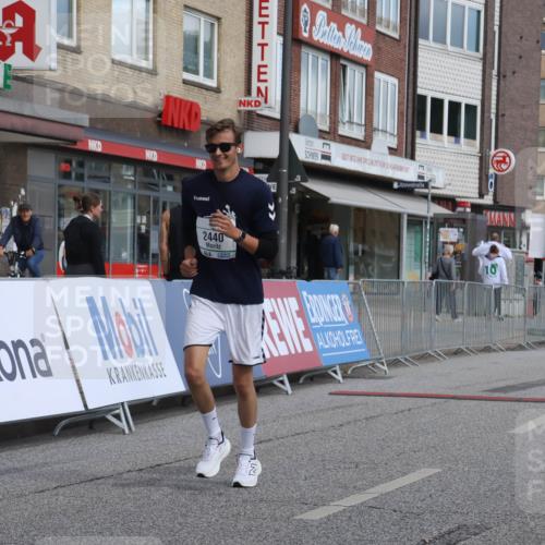 15.09.2024 - PSD Bank Halbmarathon Michael Strokosch http://msf.ph/oto/7057391 15.09.2024 12:54:26 Ziel 2440 meine-sportfotos.de