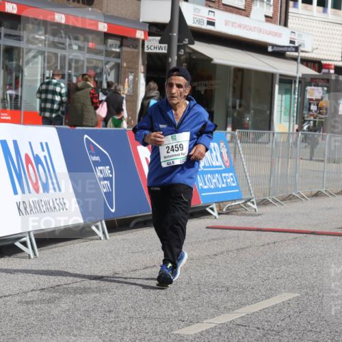15.09.2024 - PSD Bank Halbmarathon Michael Strokosch http://msf.ph/oto/7057853 15.09.2024 12:56:29 Ziel 2459, 2460, 3487 meine-sportfotos.de