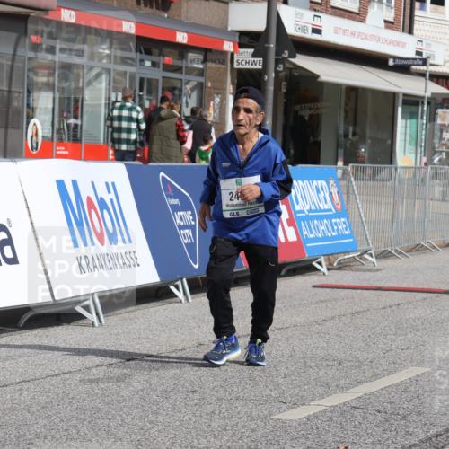 15.09.2024 - PSD Bank Halbmarathon Michael Strokosch http://msf.ph/oto/7057856 15.09.2024 12:56:30 Ziel 2459, 2460, 3487 meine-sportfotos.de
