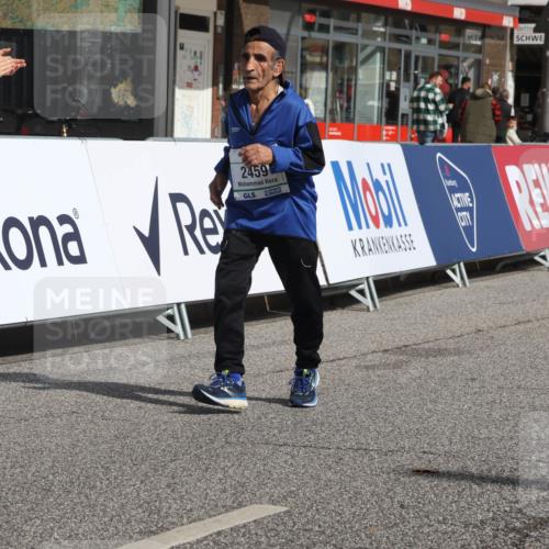 15.09.2024 - PSD Bank Halbmarathon Michael Strokosch http://msf.ph/oto/7057877 15.09.2024 12:56:31 Ziel 2459, 2460, 3487 meine-sportfotos.de