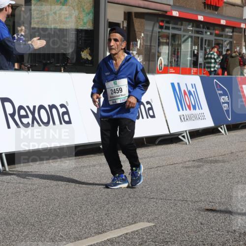 15.09.2024 - PSD Bank Halbmarathon Michael Strokosch http://msf.ph/oto/7057881 15.09.2024 12:56:31 Ziel 2459, 2460, 3487 meine-sportfotos.de
