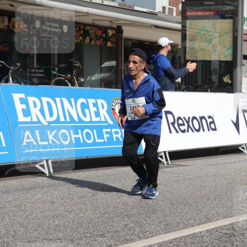 15.09.2024 - PSD Bank Halbmarathon Michael Strokosch http://msf.ph/oto/7057897 15.09.2024 12:56:32 Ziel 2459, 2460, 3487 meine-sportfotos.de