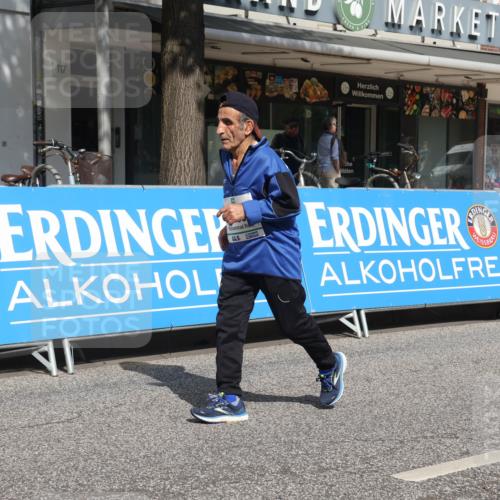 15.09.2024 - PSD Bank Halbmarathon Michael Strokosch http://msf.ph/oto/7057912 15.09.2024 12:56:33 Ziel 2459, 2460, 3487 meine-sportfotos.de